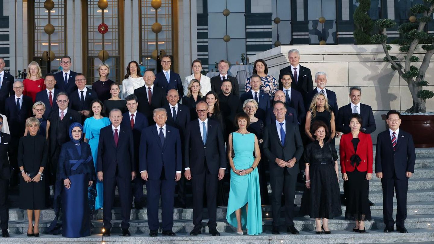 Charlotte-Merz-Beim-NATO-Treff-haben-alle-nur-Augen-f-r-die-First-Lady-in-T-rkis