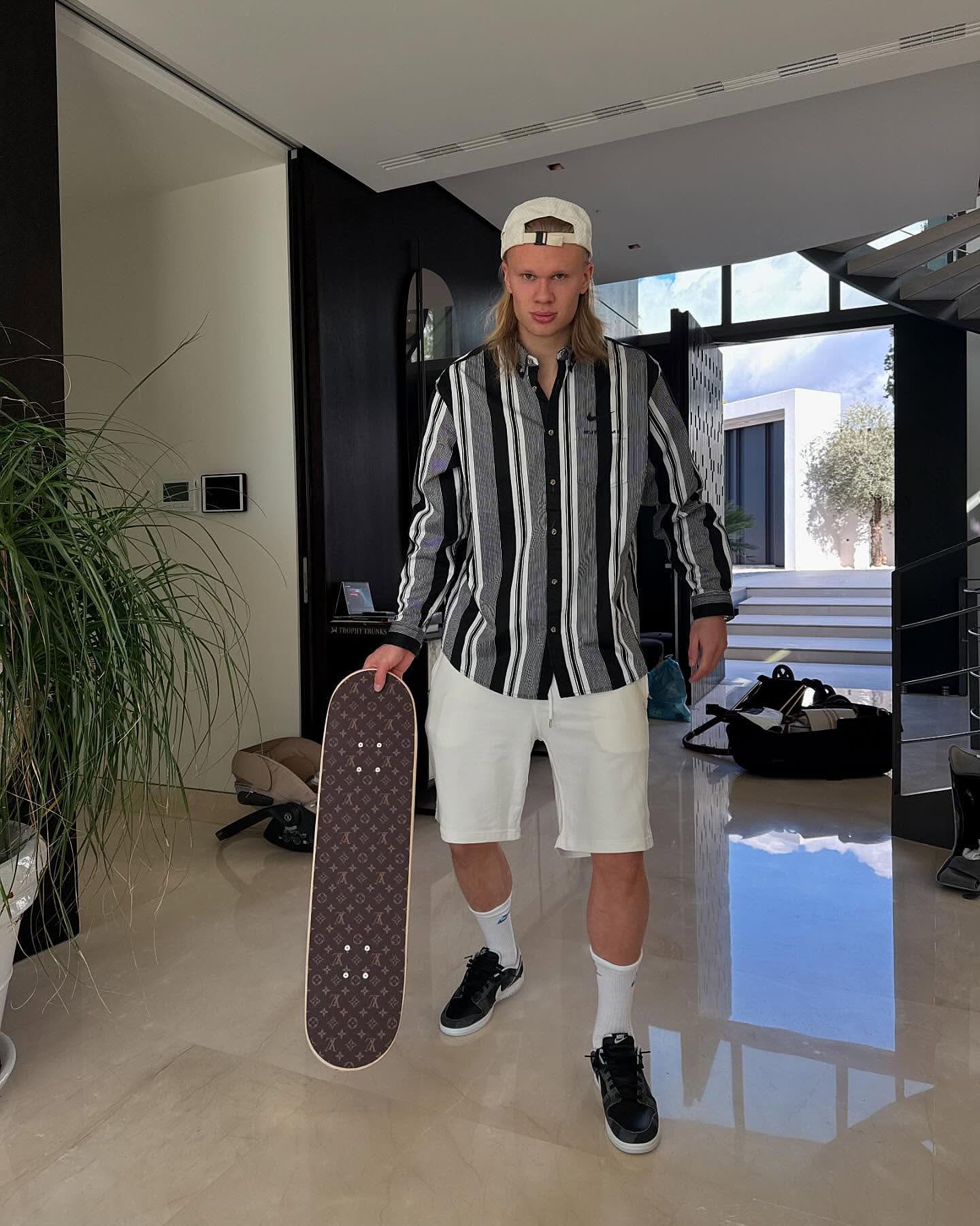 Nicht Nur Am Ball Ein Profi Diese 10 Looks Von Erling Haaland Sorgen nicht-nur-am-ball-ein-profi-diese-10-looks-von-erling-haaland-sorgen
