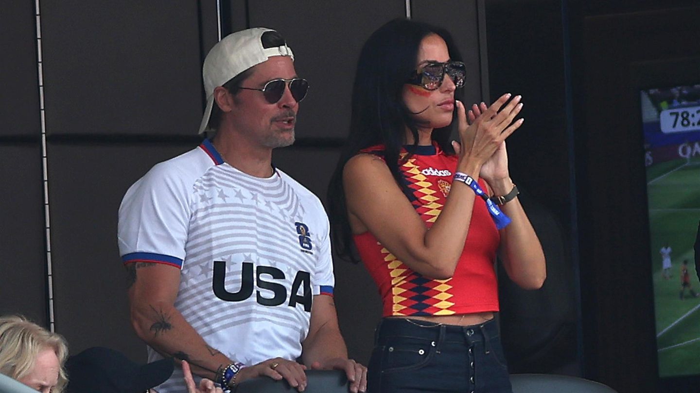 Brad-Pitt-Ines-de-Ramon-Beim-WM-Spiel-kommt-es-zwischen-ihnen-zu-Unstimmigkeiten