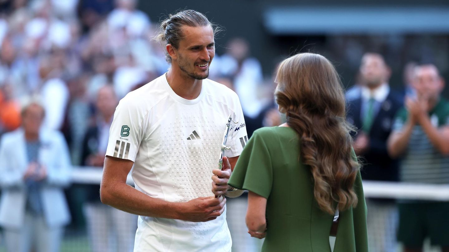 Alexander-Zverev-Sophia-Thomalla-Er-freut-sich-dass-er-endlich-wieder-Kontakt-zu-Sophia-haben-kann