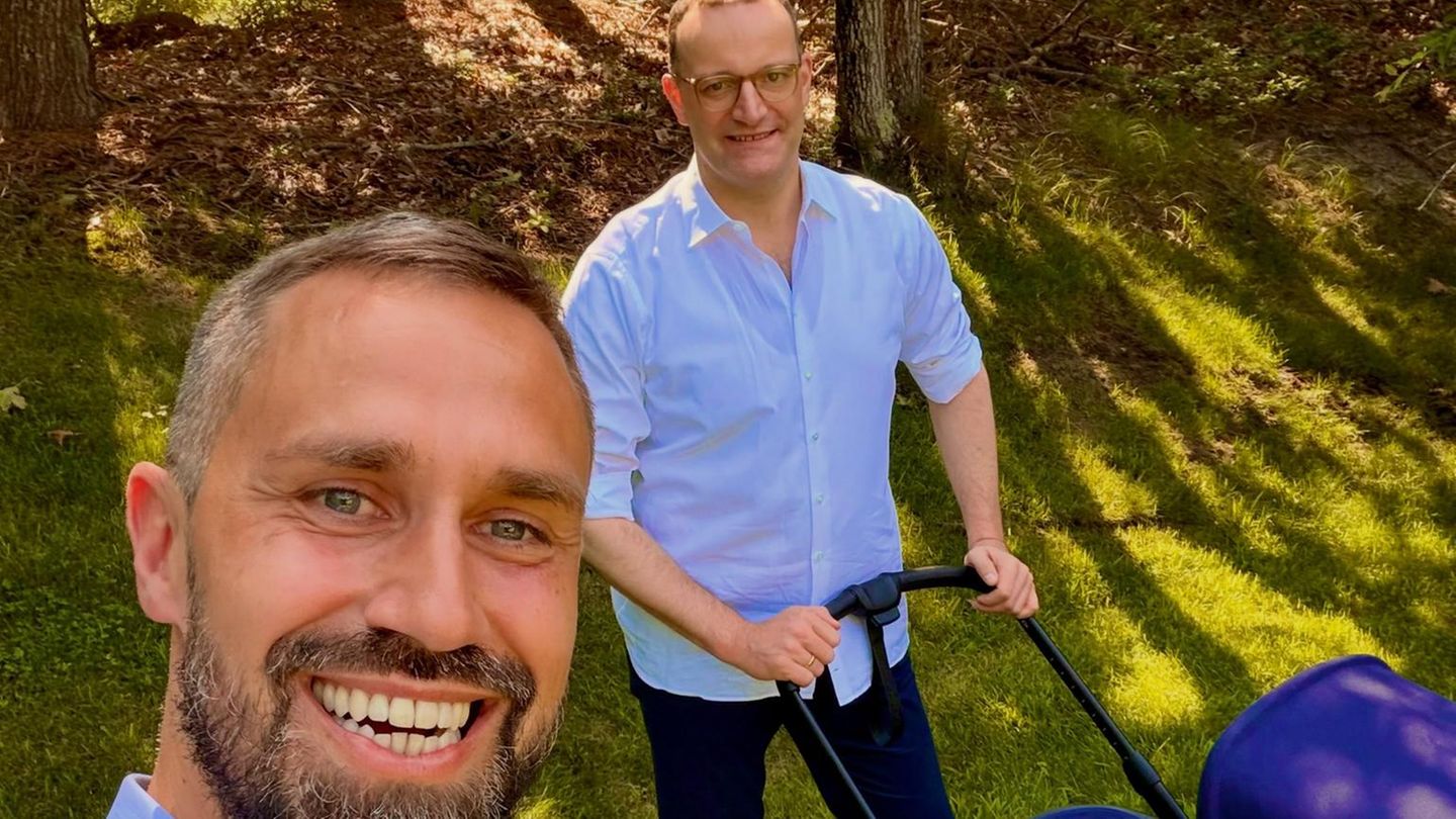 Jens-Spahn-Erstes-Baby-f-r-den-CDU-Politiker-und-Ehemann-Daniel-Funke-und-es-hei-t-