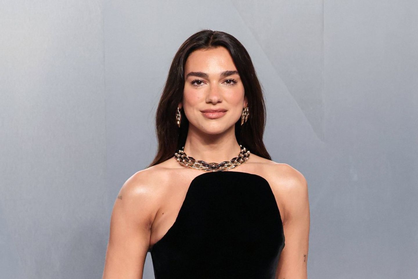 Dua Lipa hat die "Flamingo-Revolution" in Albanien gelobt.