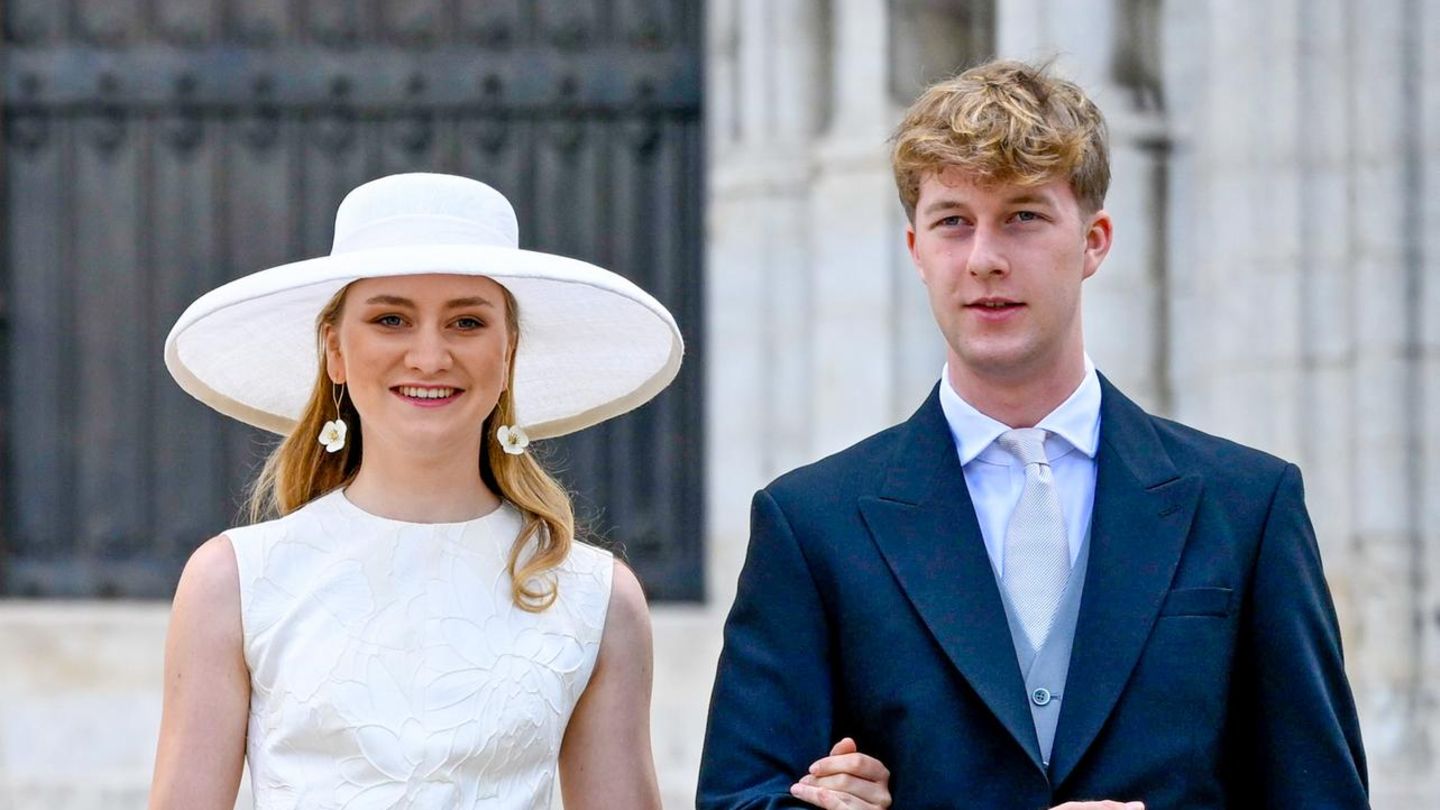 Royale-Fashion-Looks-Am-Nationalfeiertag-zeigt-sie-sich-mit-Old-Hollywood-Glamour