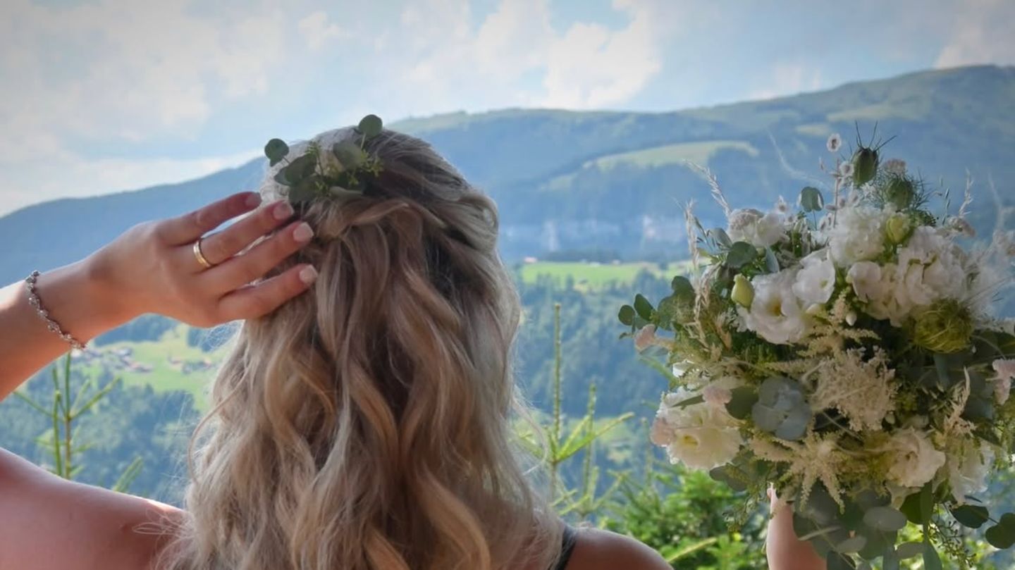 Katja-Grossmann-Ex-Skirennfahrerin-feiert-Traumhochzeit-in-den-Alpen