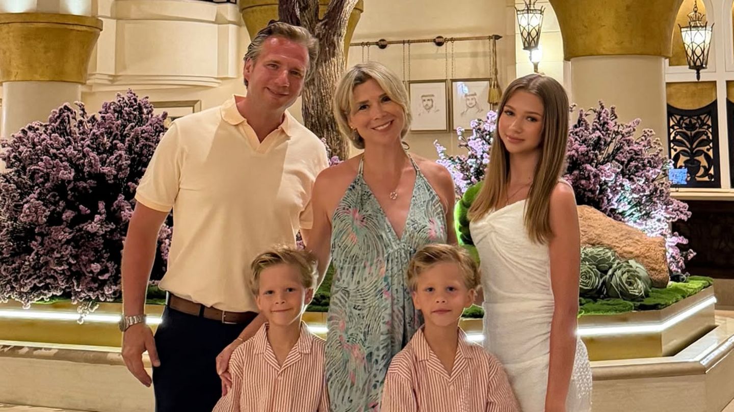 Familien-Style-Hier-beweist-ihre-Familie-modischen-Zusammenhalt