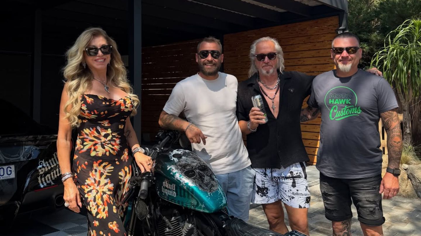 Von-Dubai-bis-Monaco-So-geschickt-stiehlt-sie-ihrem-Luxus-Bike-die-Show