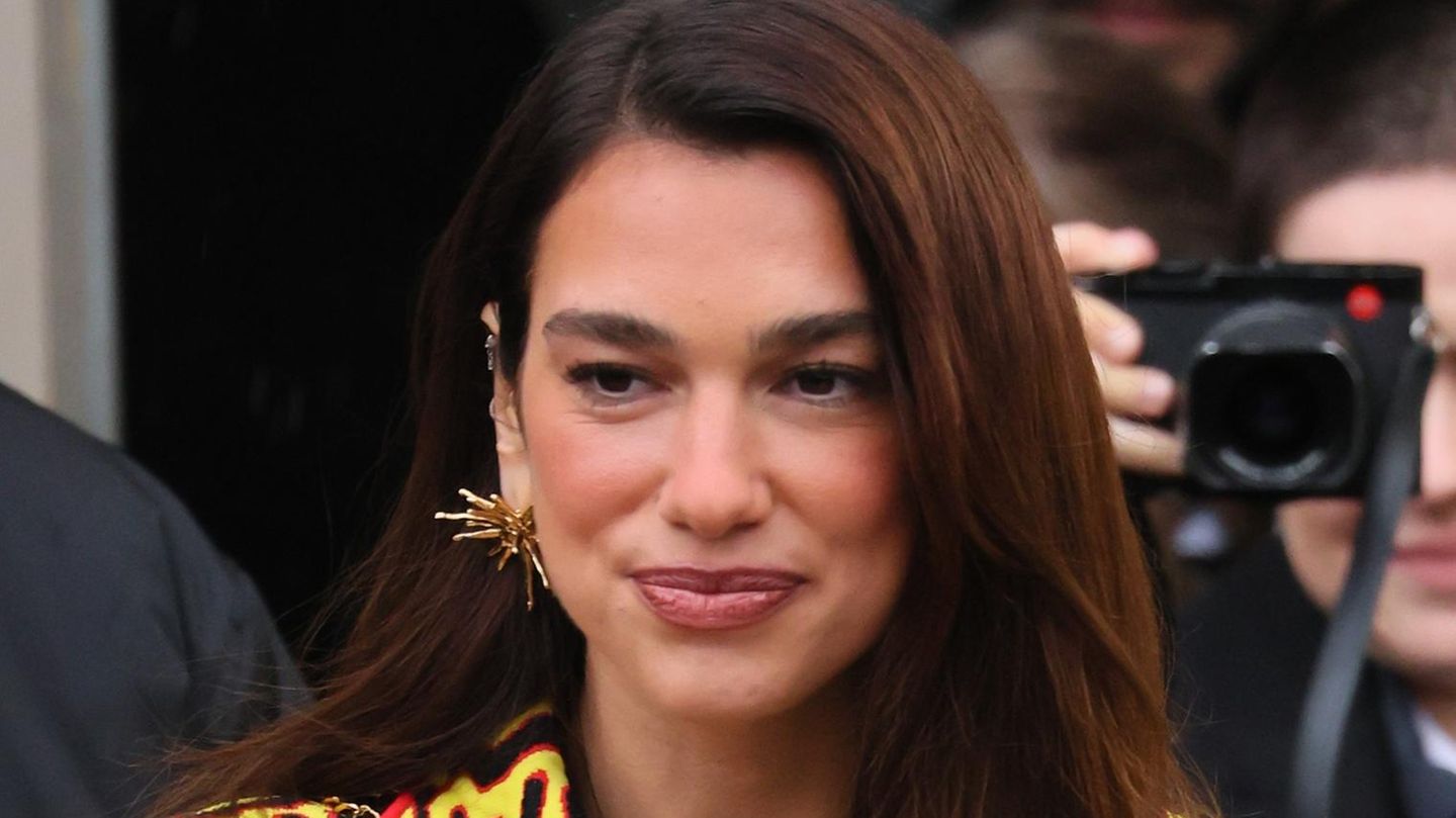 Dua Lipa: Zum 31. Geburtstag kehrt sie zu einem ganz bestimmten Look zurück