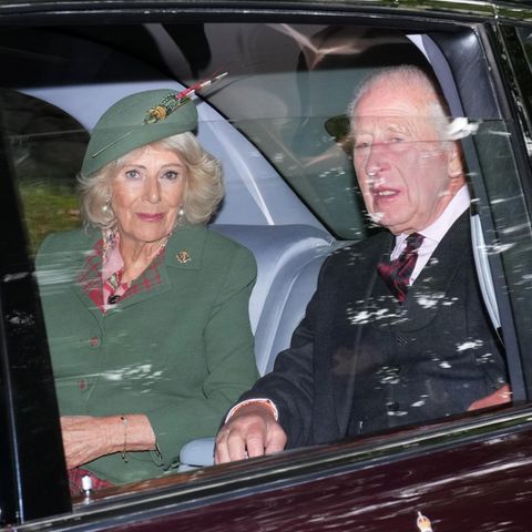 Königin Camilla und König Charles im Auto