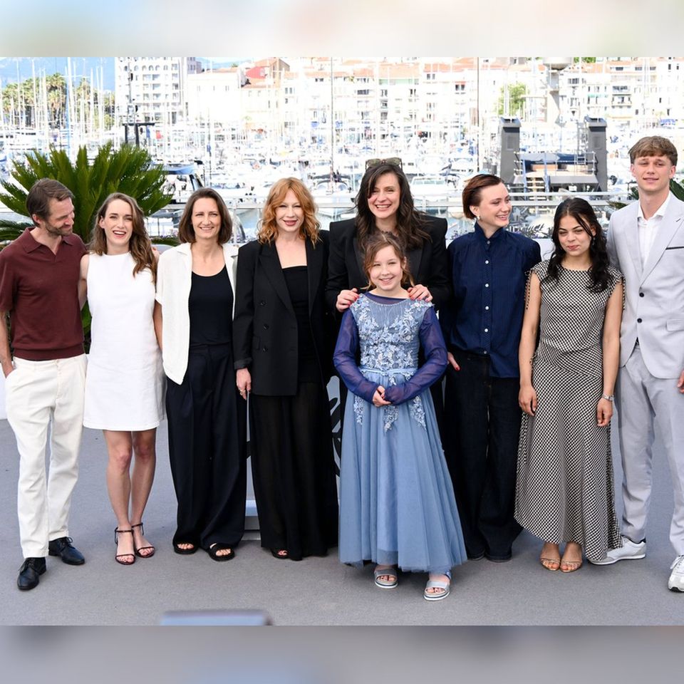 Sandra Wollner (4.v.r.o.) mit dem "Everytime"-Team in Cannes.