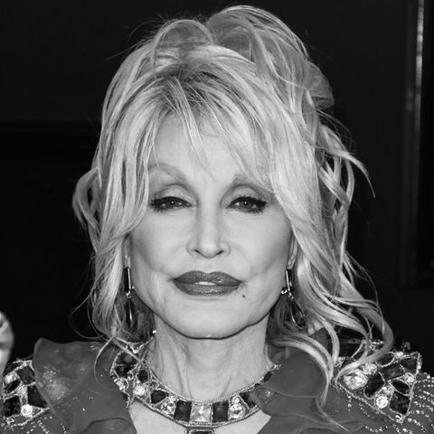 beim-traditionellen-wachwechsel-buckingham-palast-ehrt-dolly-parton