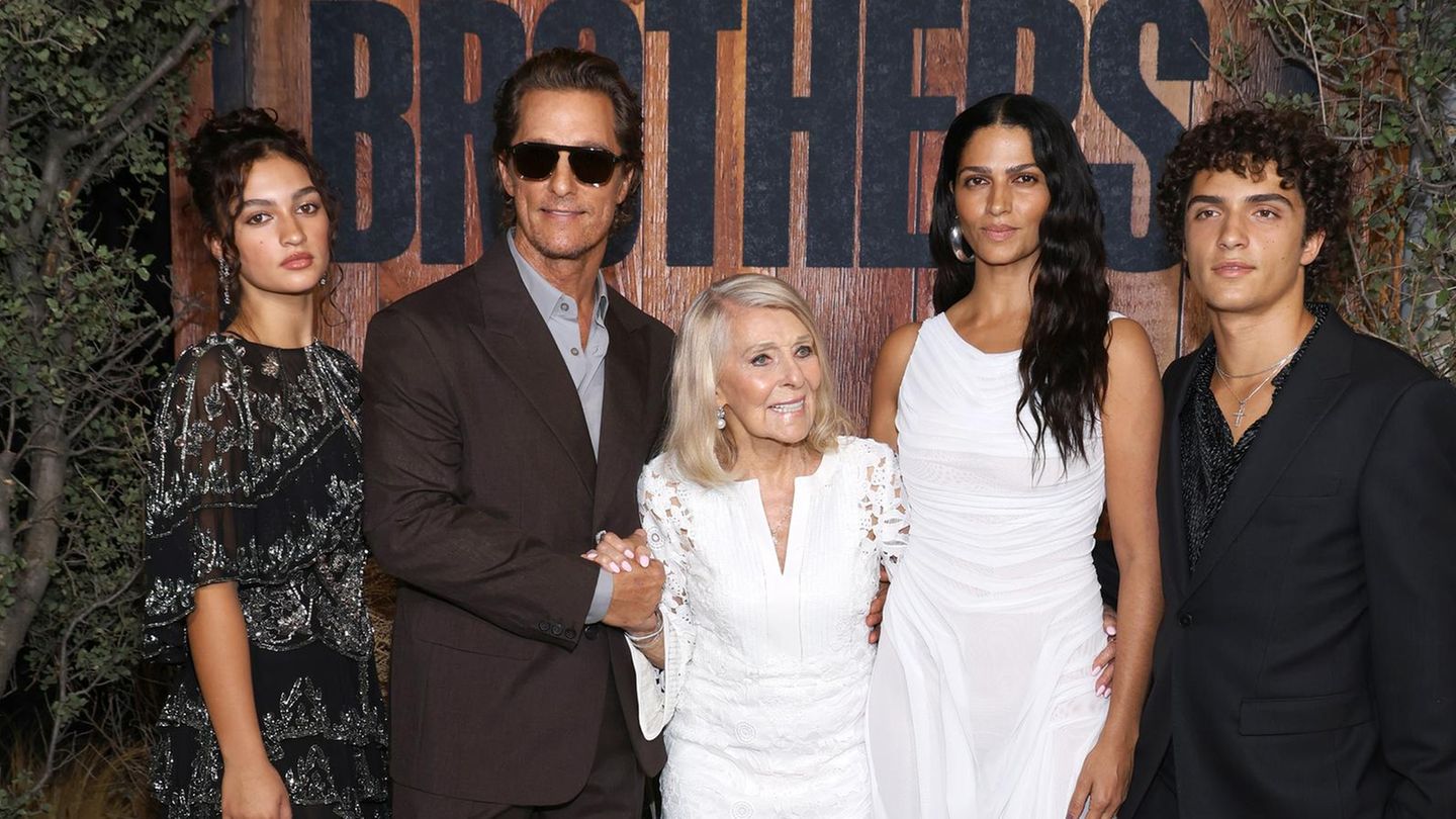 Familien-Style: Absolute Seltenheit! Drei Generationen feiern Filmpremiere